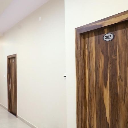 Hotel Keshavam Inn Mathura Exterior photo