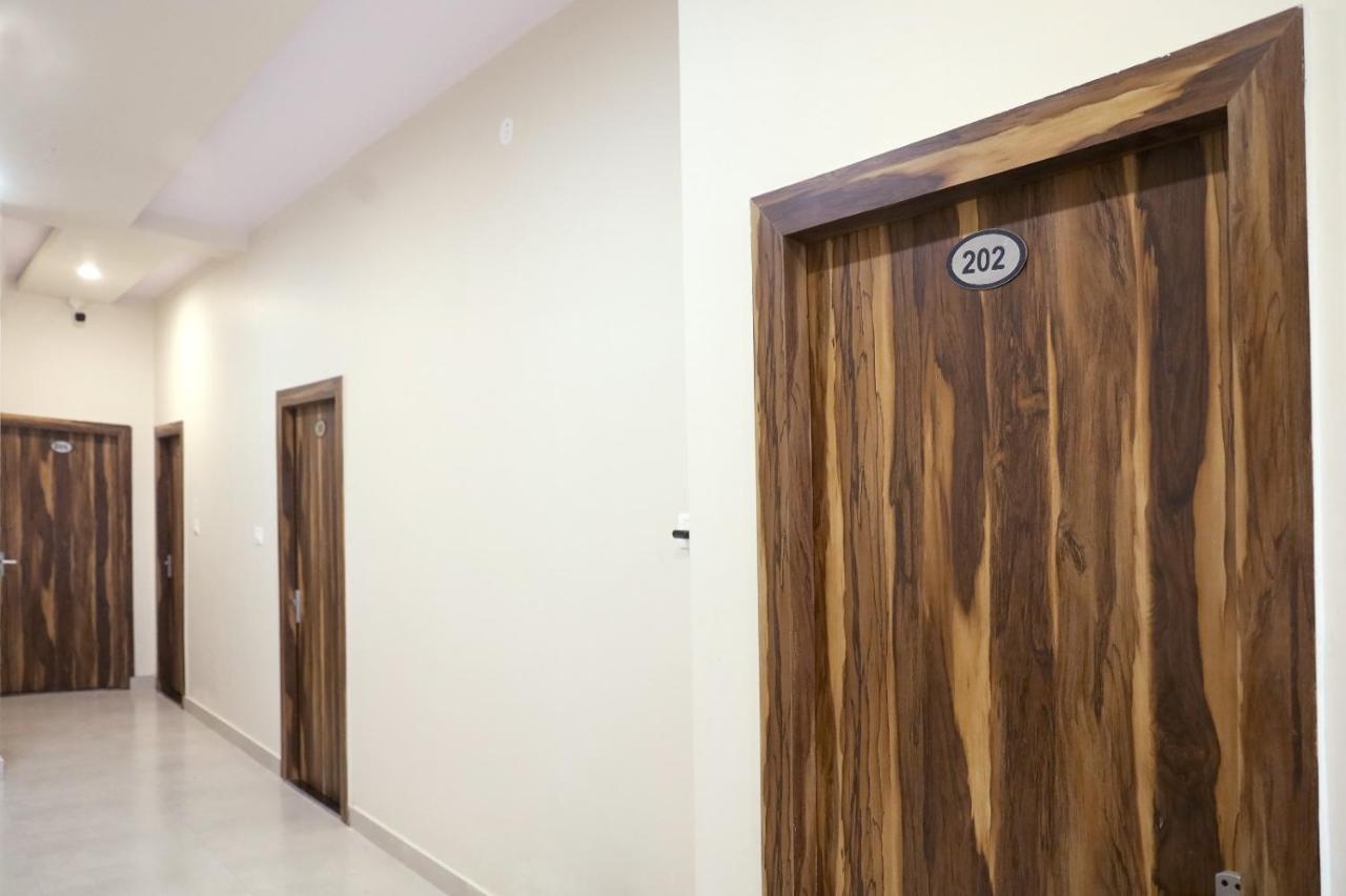 Hotel Keshavam Inn Mathura Exterior photo